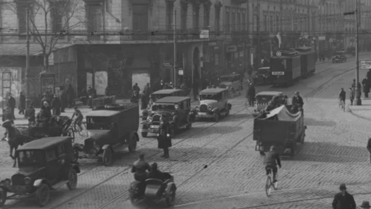 Skrzyżowanie ulicy Nowy Świat z Alejami Jerozolimskim