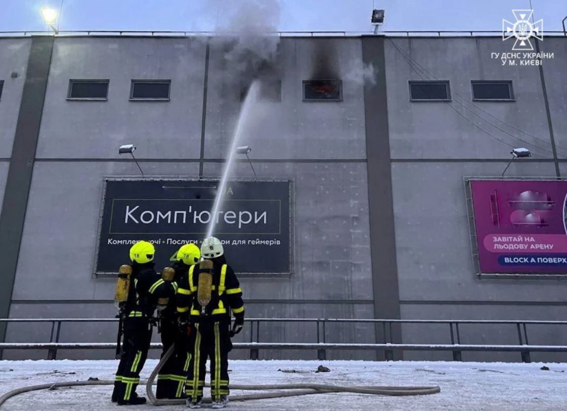 Firefighting action in the shopping center in Kiev