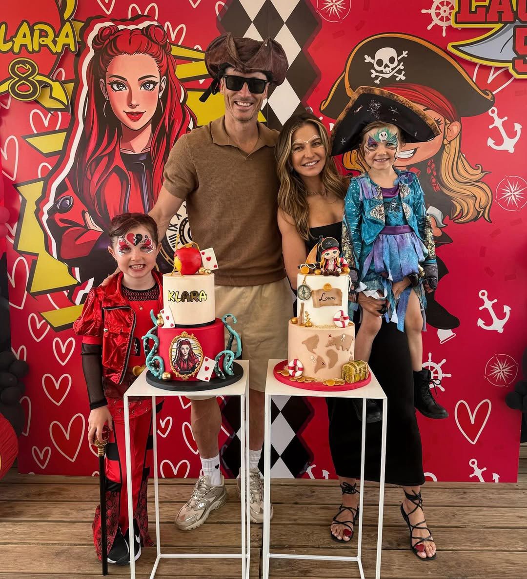 Robert i Anna Lewandowscy z córkami
