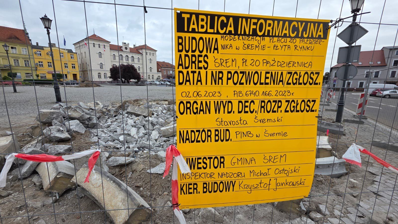 Modernizacja Placu 20 Października w Śremie. Sprawdzamy, jak długo potrwają prace w tym miejscu [zdjęcia]