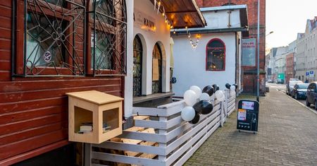 Bytom. Nowa rola karmników. Zamiast pokarmu dla ptaków znajdziemy w nich książki