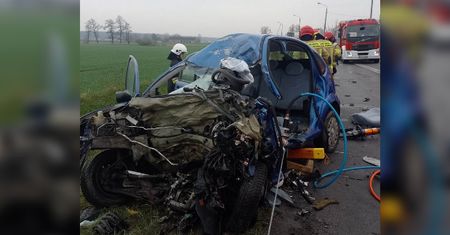 26-letni kierowca citroena zginął po zderzeniu z ciężarówką