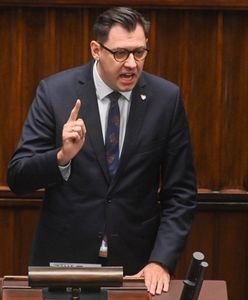 Posłowie PiS nagle zerwali się z miejsc. Okrzyki: "Hańba"