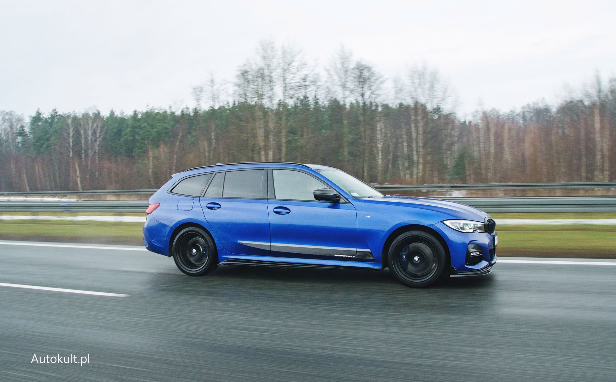 BMW 330e w specyfikacji M Performance wygląda jak prawdziwe M