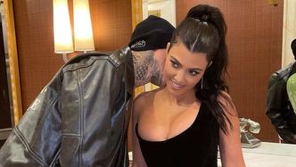 Półnaga Kourtney Kardashian całuje się z Travisem Barkerem na jachcie: "TO AMORE" (FOTO)