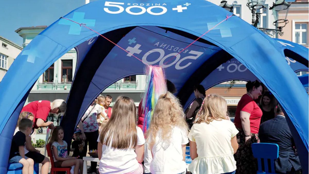 Minister rodziny i polityki społecznej Marlena Maląg przypomina, że od 1 lutego 2021r. można składać drogą elektroniczną wnioski o dodatek "500 plus" na nowy okres świadczeniowy .