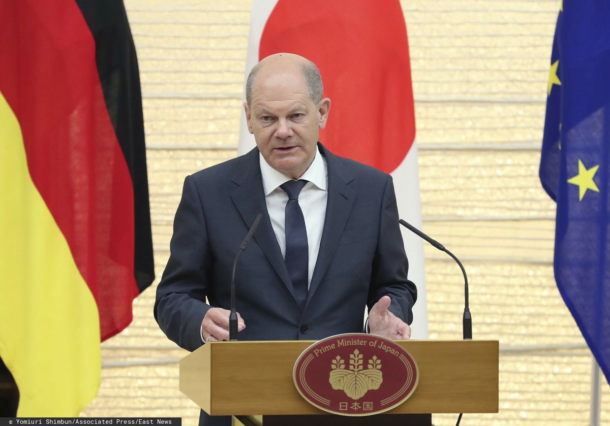 Rosja zakręcić kurek Niemcom? "Trzeba być na to przygotowanym". Na zdjęciu kanclerz Niemiec Olaf Scholz podczas wizyty w Japonii 