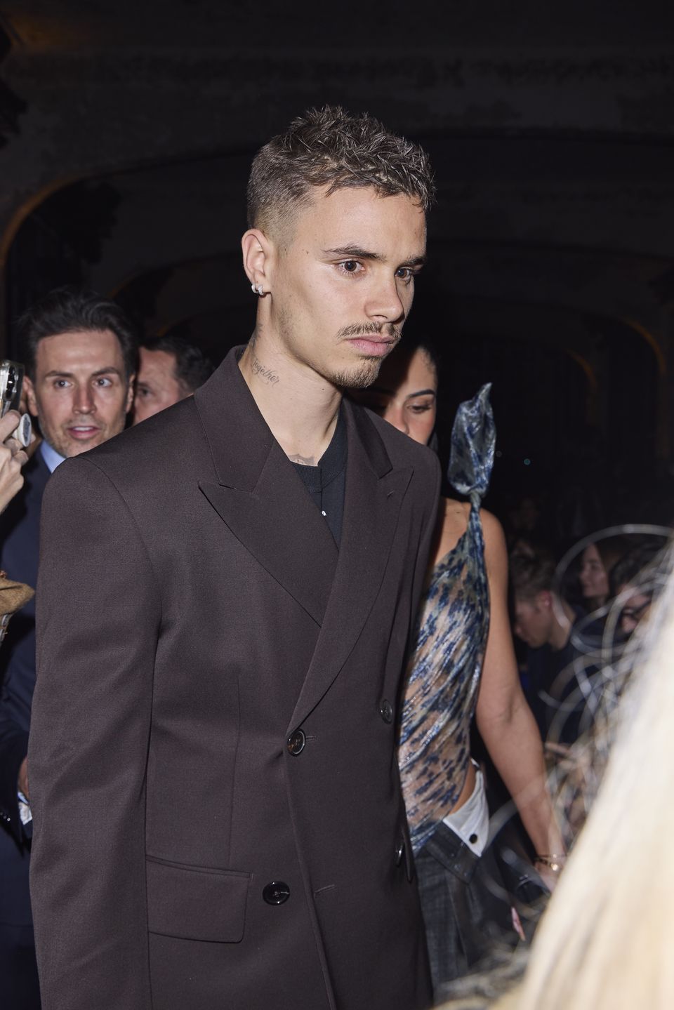 Romeo Beckham na pokazie matki