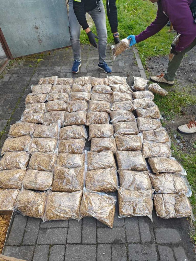Pleszew: Nielegalne papierosy i tytoń przejęte przez policję