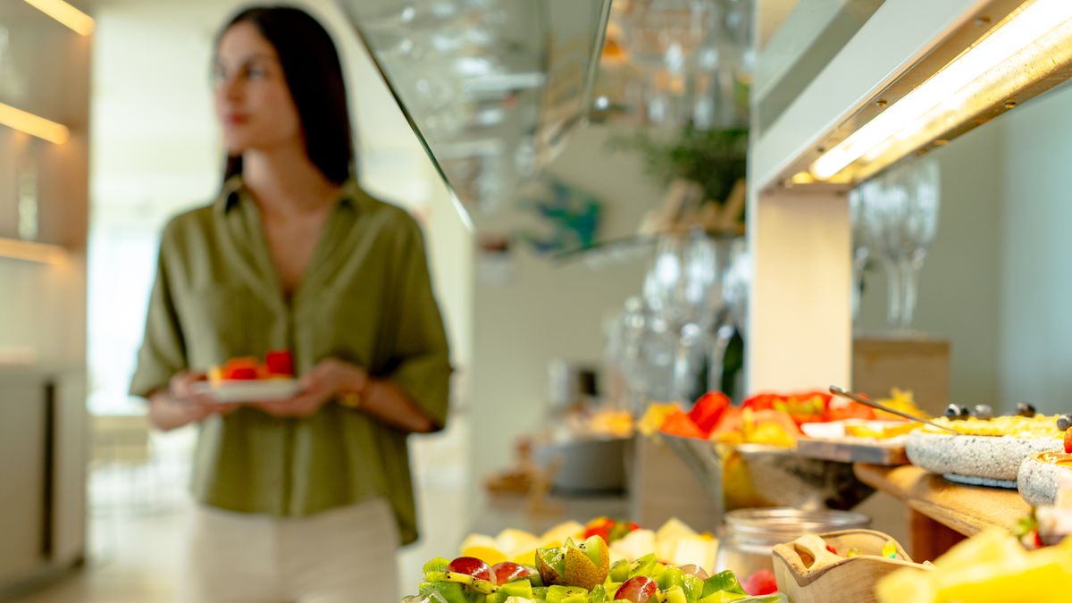 W opcji all inclusive posiłki, napoje i alkohol są dostępne