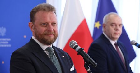 Łukasz Szumowski ostrzega przed drugą falą epidemii. Mówi o powrocie maseczek