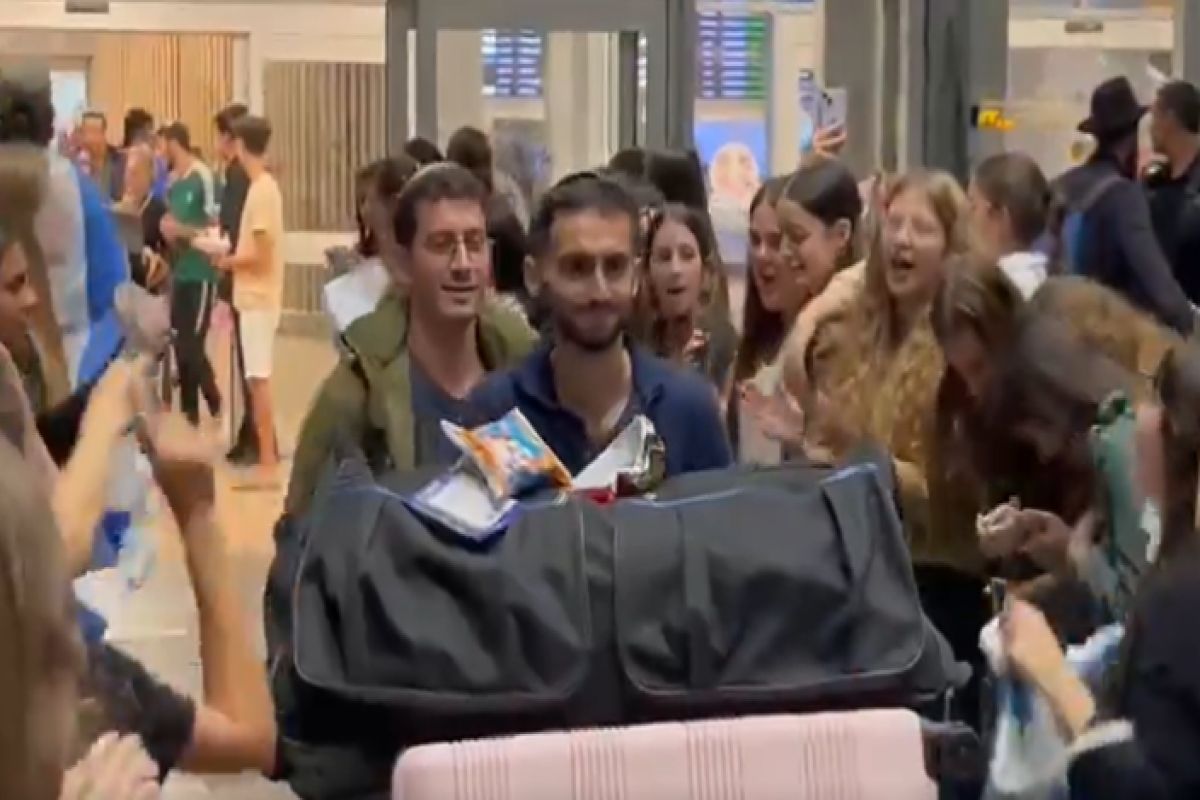 Izrael: niecodzienne sceny na lotnisku. Tak witają żołnierzy