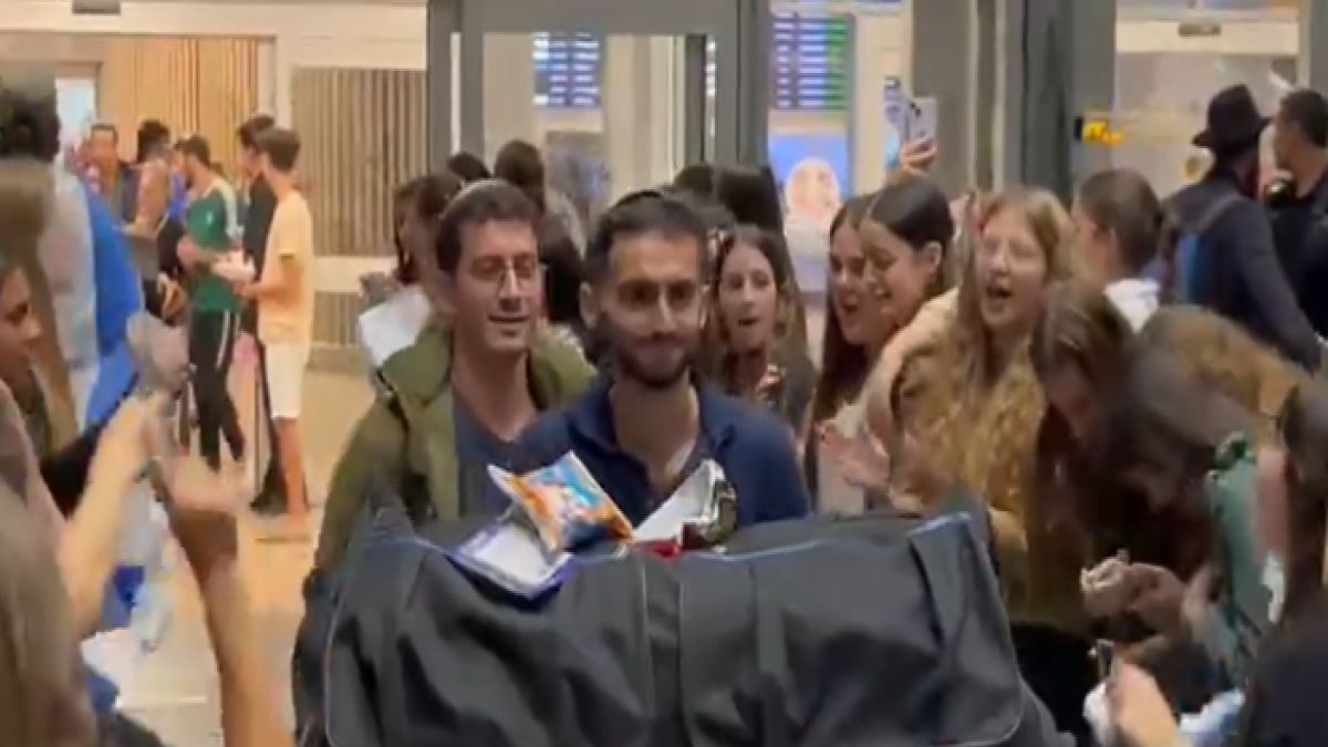 Tańce i śpiewy na lotnisku Ben Guriona