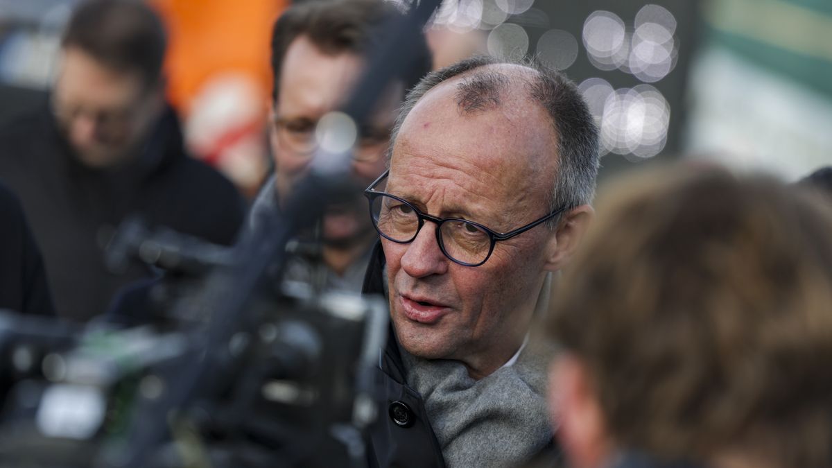 Germany opens rebuilt A45 Rahmede Valley Bridge after years-long closure
epa12608466 German Chancellor Friedrich Merz attends the opening ceremony of the newly built A45 Rahmede Valley Bridge in Luedenscheid, Germany, 22 December 2025. The previous bridge had been fully closed to traffic since 02 December 2021 due to the risk of collapse after inspections revealed deformations, cracks, and corrosion damage.  EPA/CHRISTOPHER NEUNDORF 
Dostawca: PAP/EPA.
CHRISTOPHER NEUNDORF
construction, vehicle, highway, autobahn