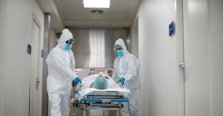 Nowy, niepokojący objaw koronawirusa. Pojawia się już na początku infekcji