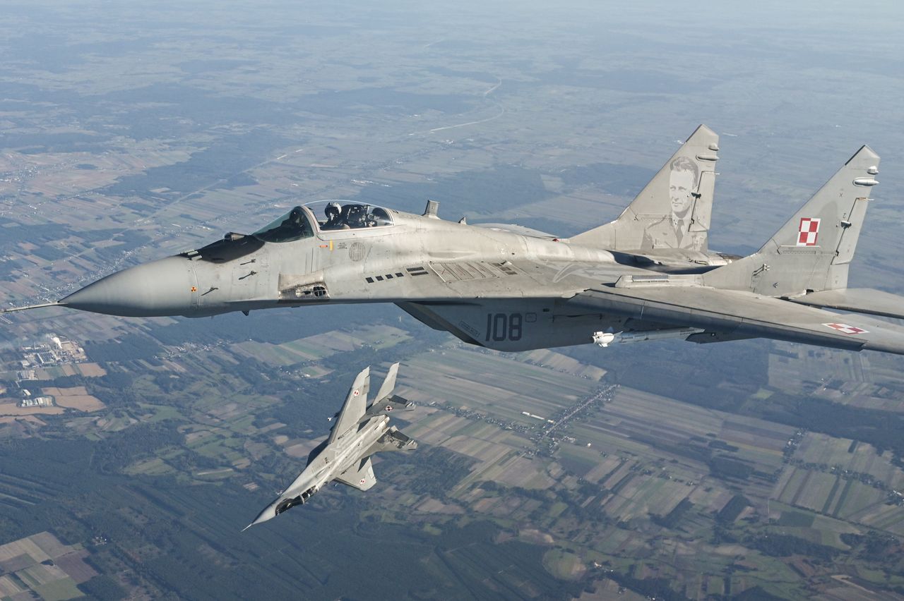 Ukraińcy za sterami polskich F-16? Błaszczak: "Polska jest gotowa do szkolenia"