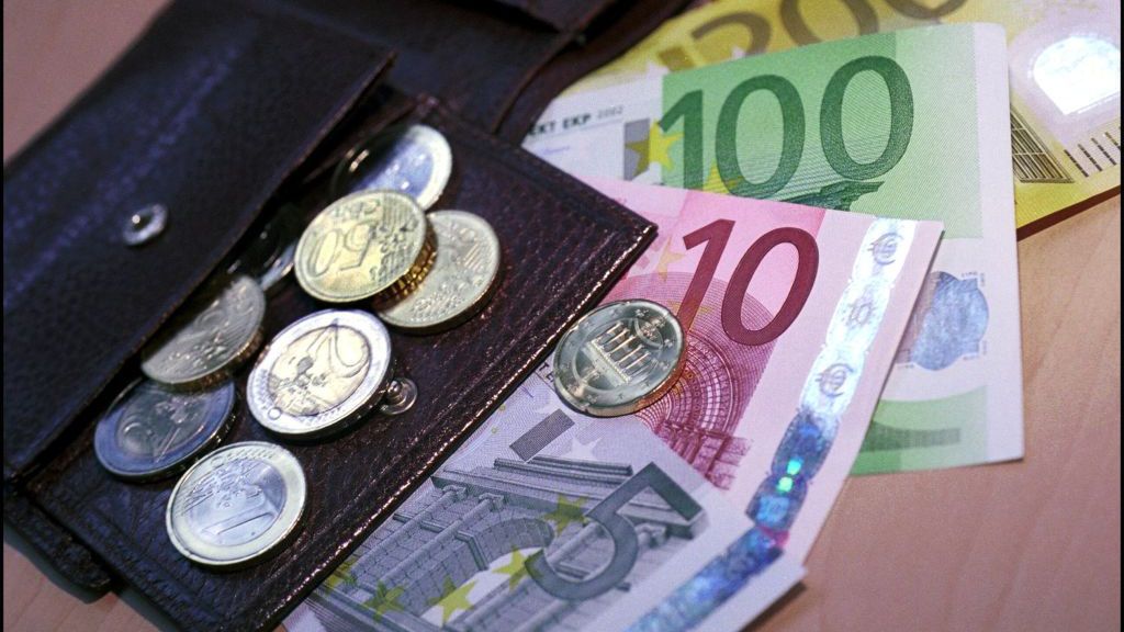 Euro Bills And Coins In Hamburg, Germany On December 14, 2001-
GERMANY - DECEMBER 14:  Euro Bills And Coins In Hamburg, Germany On December 14, 2001.  (Photo by Patrick PIEL/Gamma-Rapho via Getty Images)
Patrick PIEL
bank note, bill, coin, coin of currency, color, color photo, currency, illustration, photographic illustration