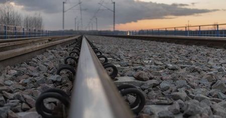 Zerwana sieć trakcyjna i zmiany w kursowaniu pociągów na trasie Radom – Dęblin