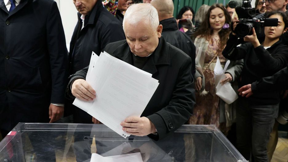 Jarosław Kaczyński oddaje głos w wyborach parlamentarnych