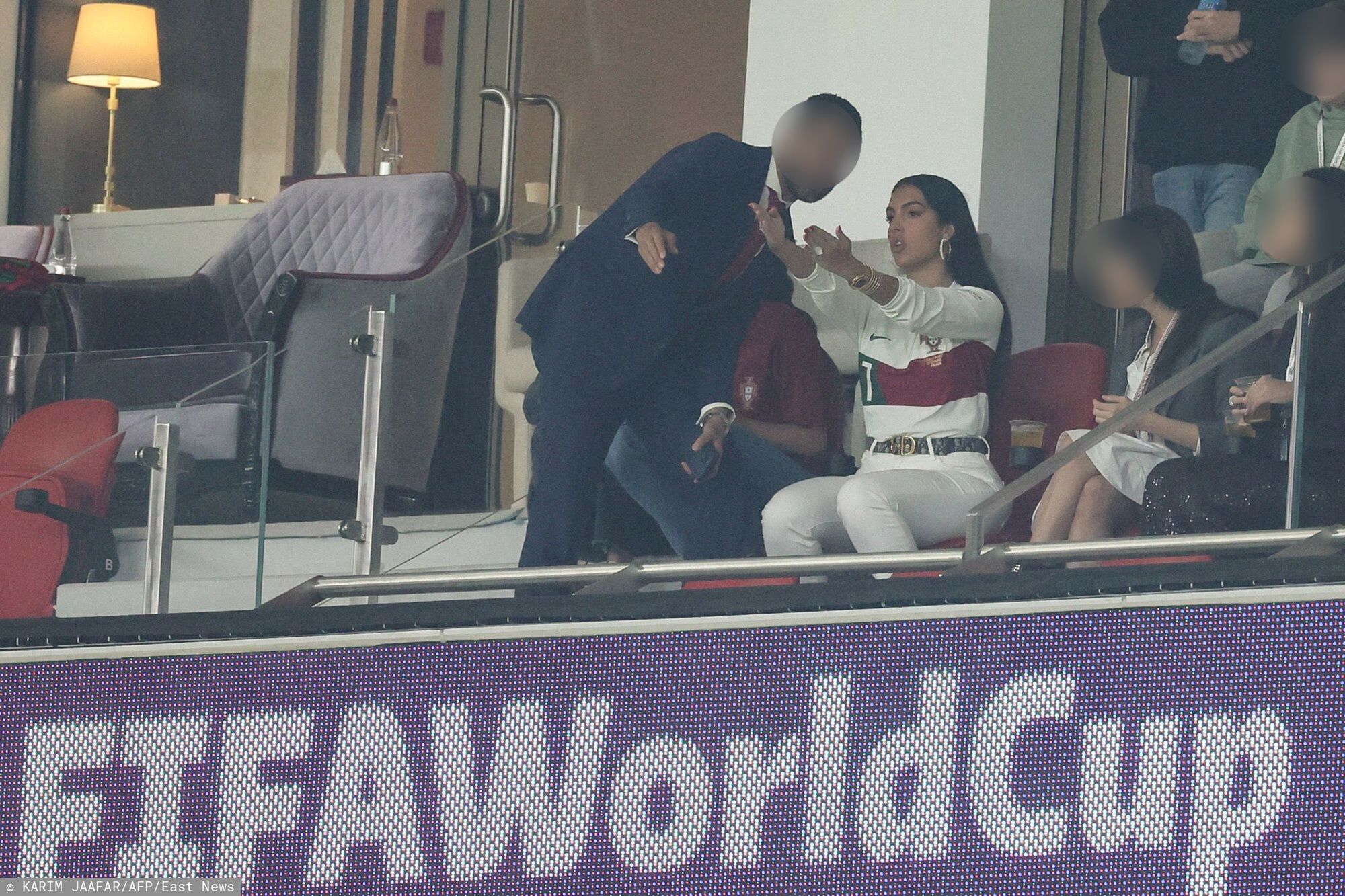 Georgina Rodriguez dopinguje Cristiano Ronaldo podczas meczu Portugalia - Maroko