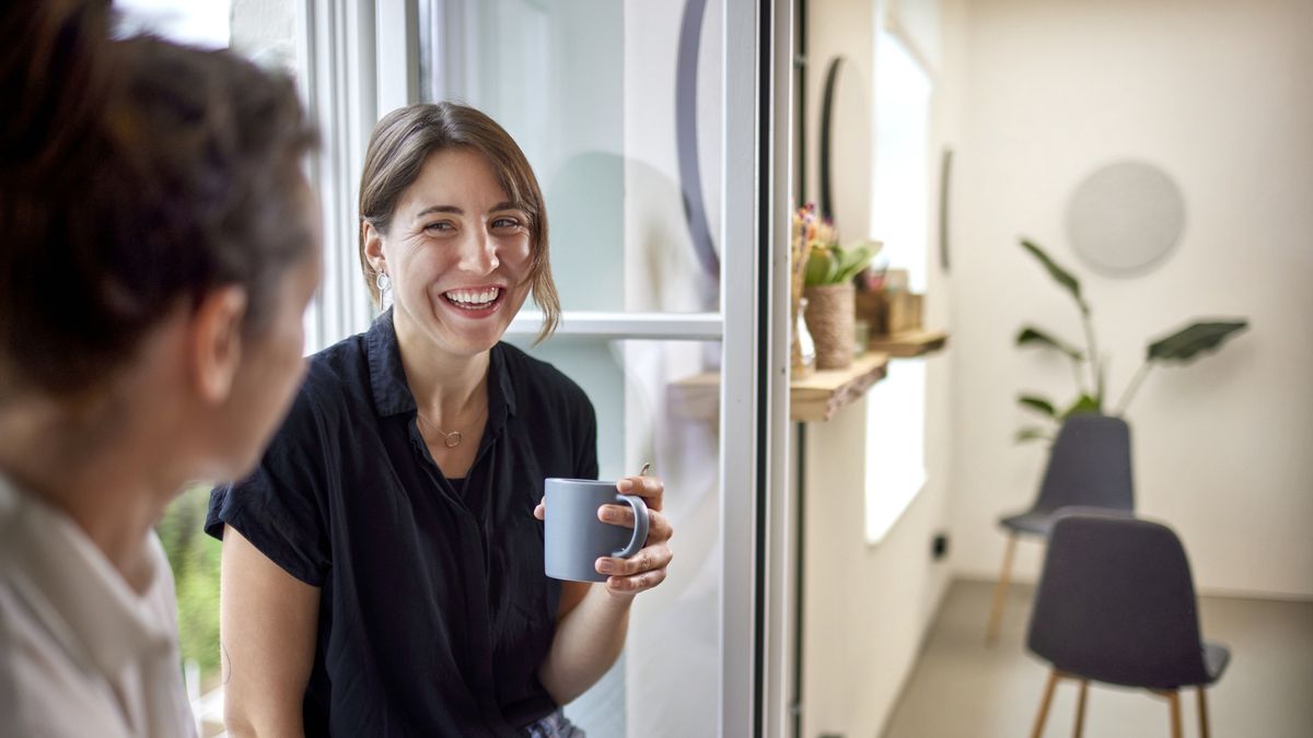 Mikroprzerwy są w pracy zbawienne. Umiejętne robienie przerw w trakcie pracy zmniejsza stres i zwiększa wydajność. 