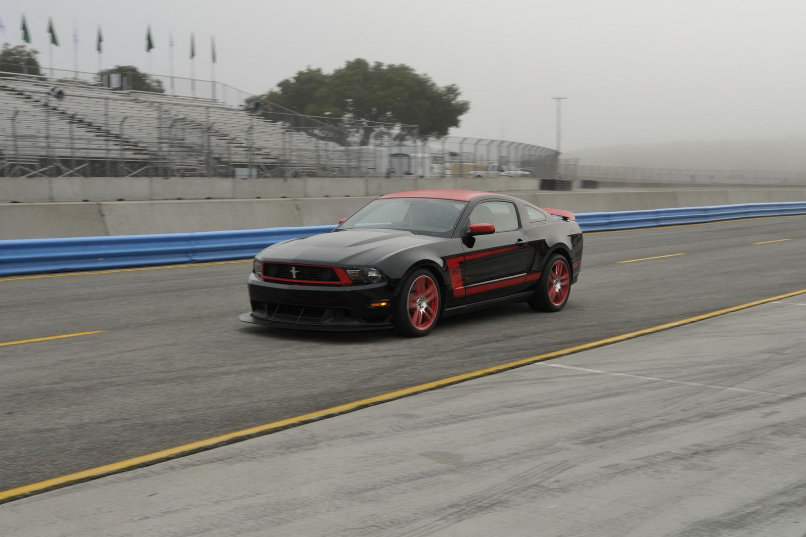 2012-Ford-Mustang-Boss-123