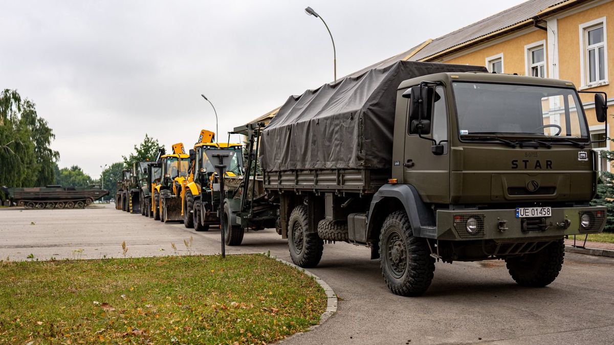 Sprzęt wojskowy do pomocy przy podtopieniach
