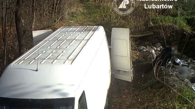 Wywiózł odpady budowlane do lasu | fot. Nadleśnictwo Lubartów, Lasy Państwowe
