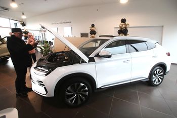 Zakup samochodu. W ten sposób Polacy coraz chętniej kupują auta