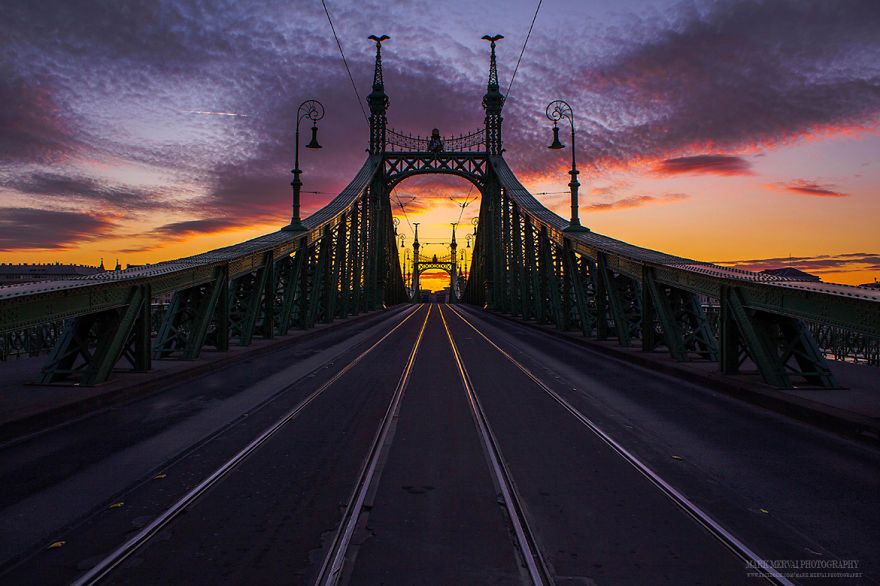 Przez 5 lat szukał idealnego światła, aby sfotografować Budapeszt. Udało mu się 18