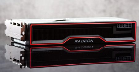 FSR 4.1 ma trafić na Radeon RX 7000 i RX 6000. Dlaczego trzeba tak długo czekać?