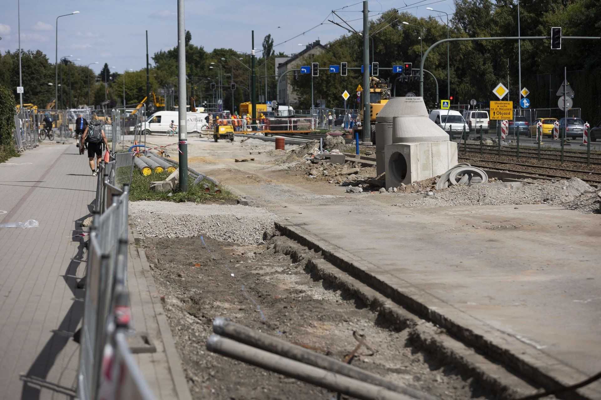 Trwają intensywne prace związane z budową linii tramwajowej do Mistrzejowic. 