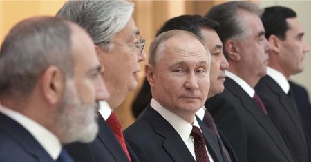 Wypatrzyli pierścień Putina. Kpinom nie ma końca