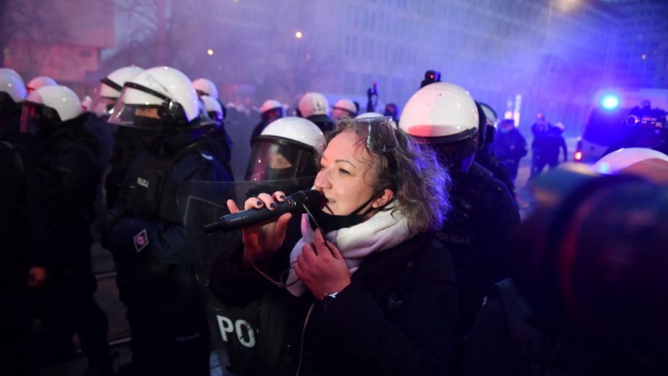 Warszawa. Liderka Ogólnopolskiego Strajku Kobiet Marta Lempart podczas demonstracji "W imię matki, córki, siostry"