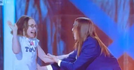 Incydent na Eurowizji. Fanka wpadła na scenę. Wkroczyła ochrona