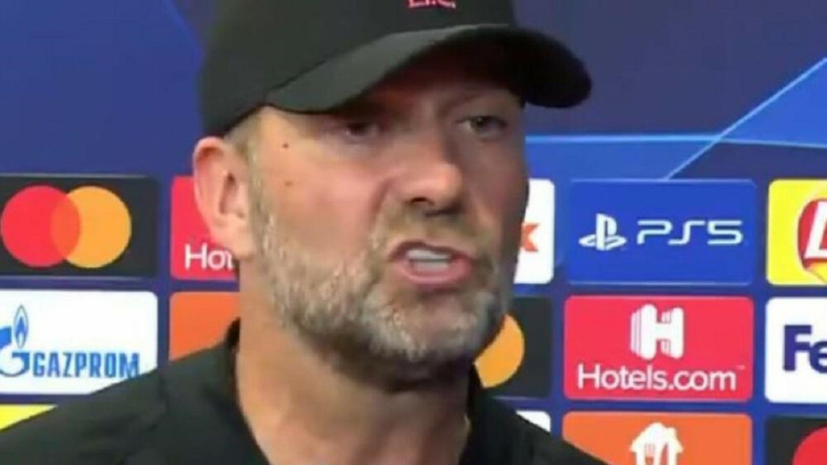 Juergen Klopp w czasie rozmowy z dziennikarzem