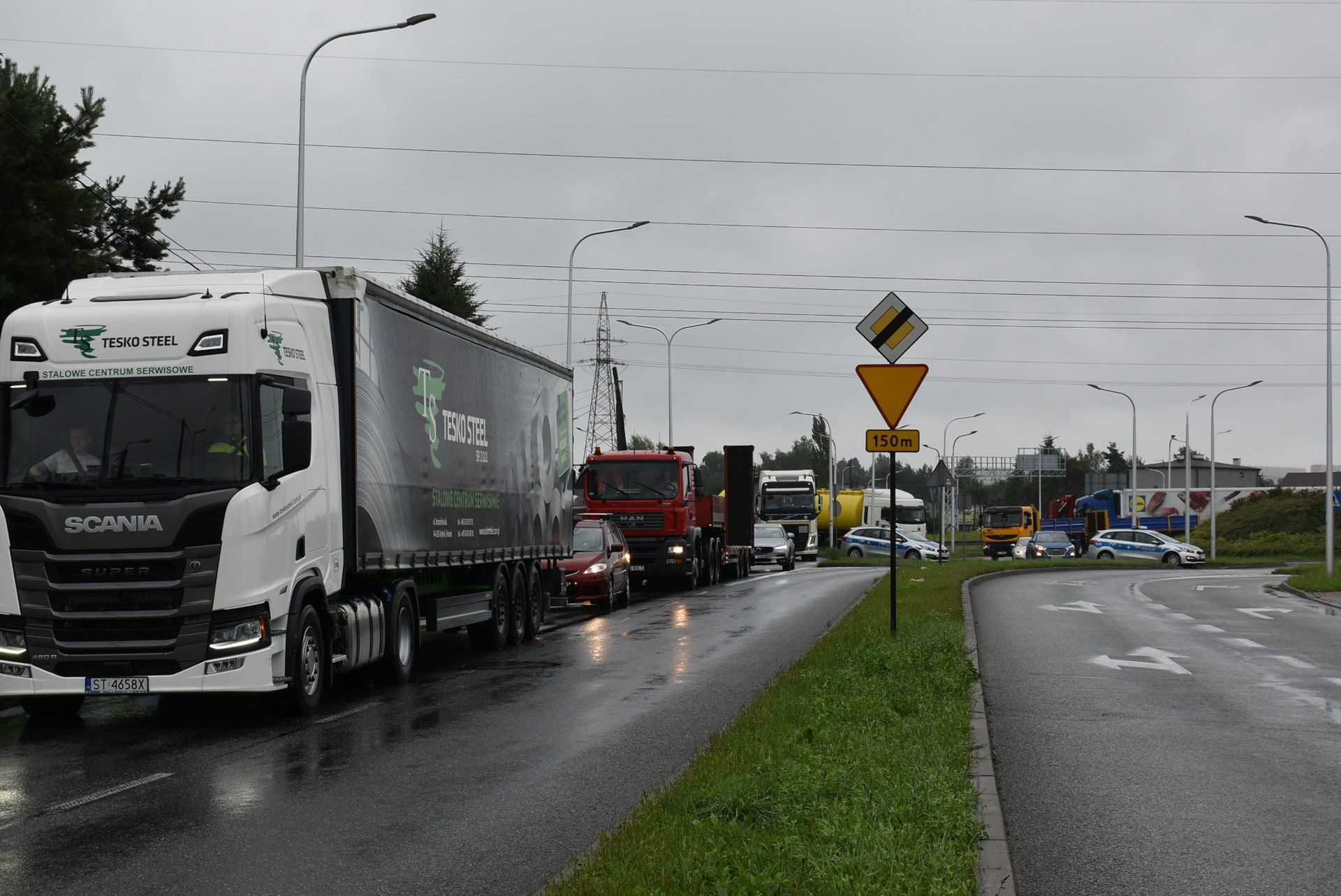 Protest związkowców PKP Cargo. Zablokowali dla tirów zjazd z autostrady A1 w Żorach-Rowniu