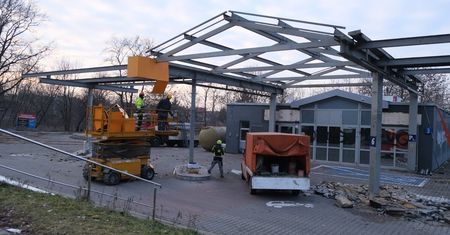Wznowiono rozbiórkę stacji paliw Circle K przy al. Kraśnickiej. Zobacz zdjęcia z realizowanych prac