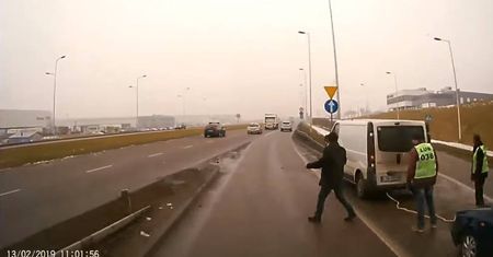Lublin: O włos od tragedii. Wtargnął wprost pod nadjeżdżającego busa