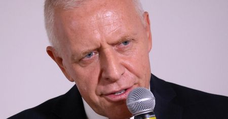 Dr Sutkowski padł ofiarą oszustów. "Realne zagrożenie dla zdrowia, a nawet życia"