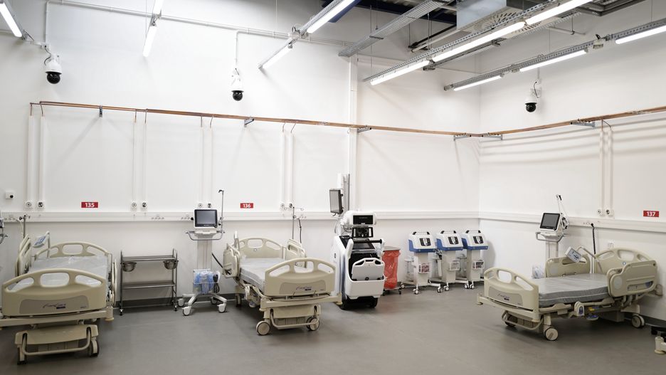 Pyrzowice, 25.03.2021. Koronawirus w Polsce. Wnętrze tymczasowego szpitala dla pacjentów zakażonych Covid-19 znajdującego się na lotnisku w Pyrzowicach, 25 bm. (amb) PAP/Andrzej Grygiel