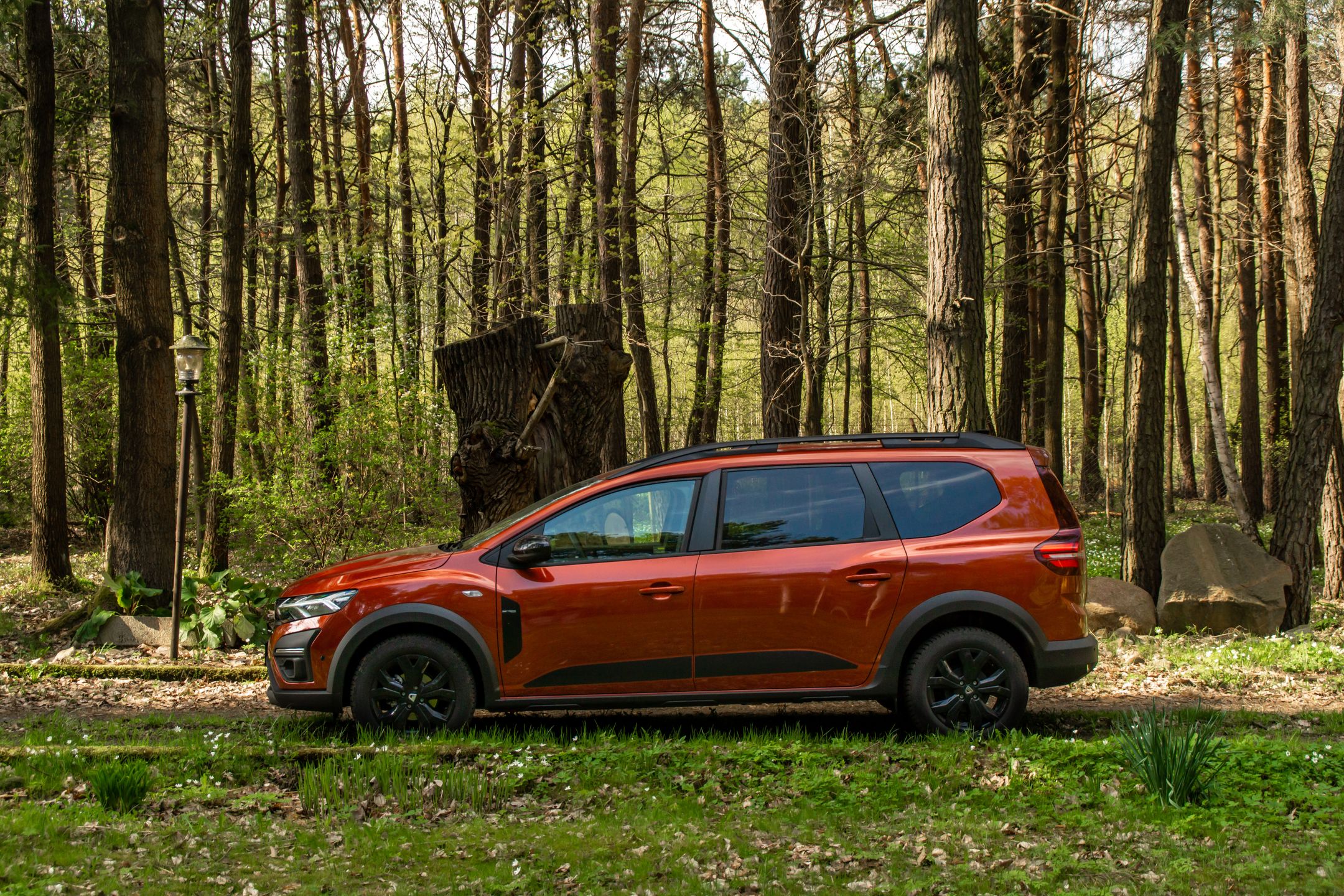 Chociaż Jogger jest o 14,2 cm krótszy od Octavii, to ma większy bagażnik i pomieści 7 osób