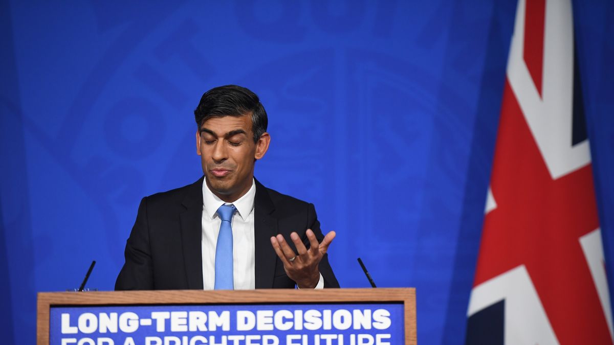 The United Kingdom's Priime Minister Rishi Sunak speaks at a news conference in Downing Street, London, Britain, 20 September 2023. Sunak was told weeks before deciding to roll back his green policies that he risked jeopardizing Britain's place as global leader on climate as well as his legally binding net zero goal. EPA/Chris J. Ratcliffe / POOL Dostawca: PAP/EPA.