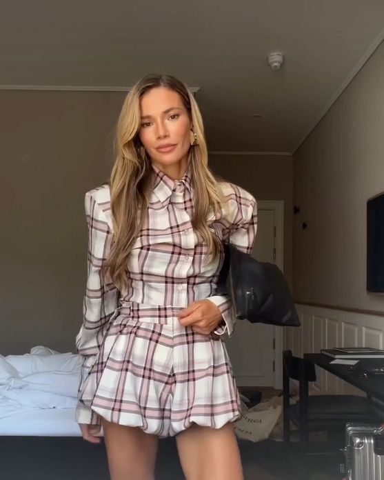 Maja Bohosiewicz w komplecie w kratę