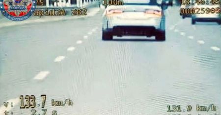 Szczecin: Policjanci zabrali mu prawko za prędkość. Tego samego dnia 21-latek rozbił BMW po pijaku