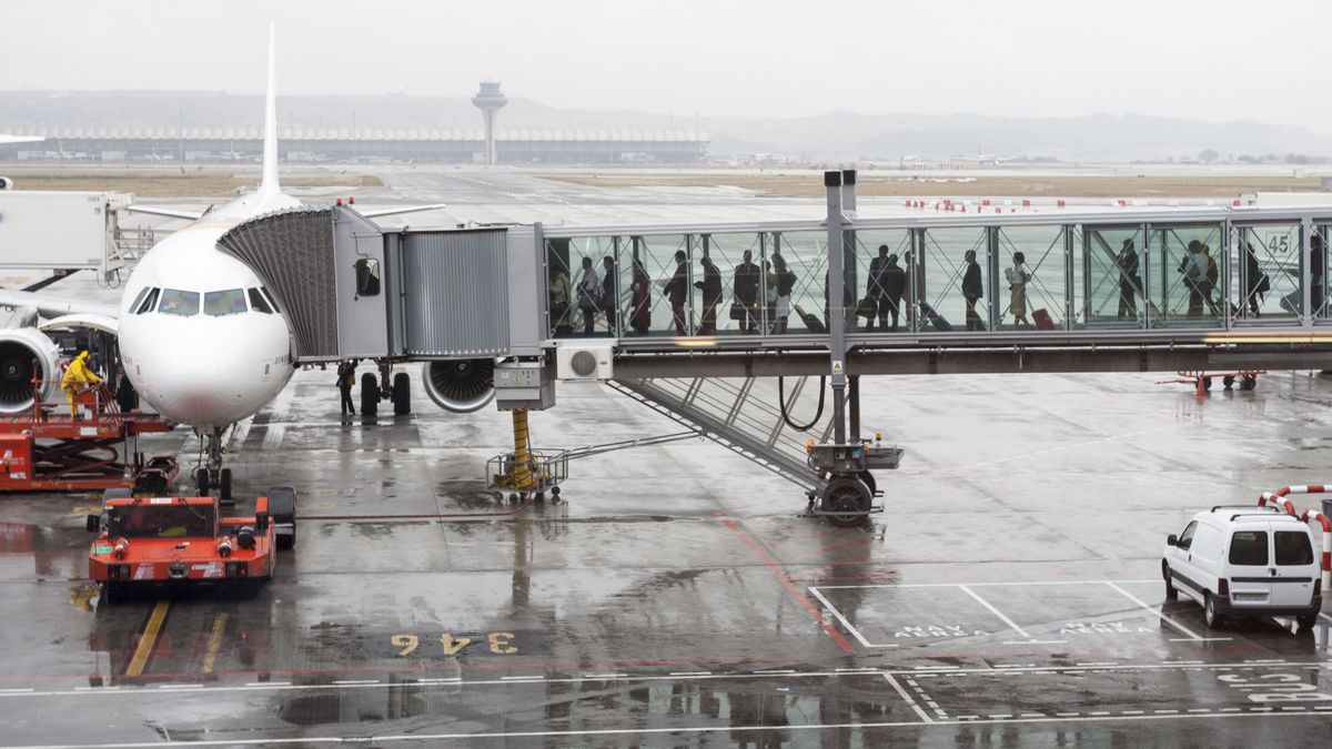 Droższa ropa naftowa to wyższe ceny paliwa lotniczego. Te przełożą się na ceny biletów