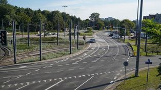 Warszawa: Mieszkańcy tracą czas w korkach. Obwodnica wciąż tylko na planszach