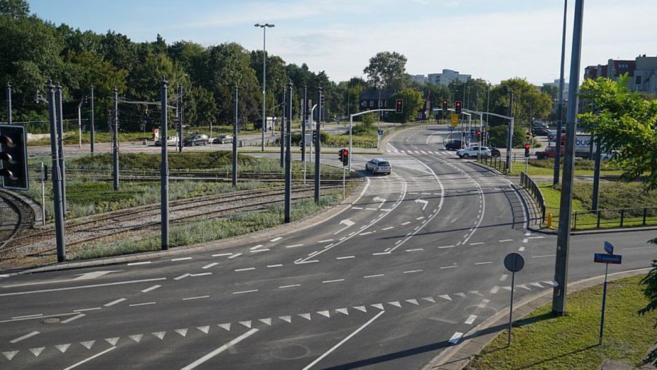 Z ronda Żaba bezpośrednio i płynnie aż do ronda Wiatraczna? Nieprędko. Źródło: ZDM