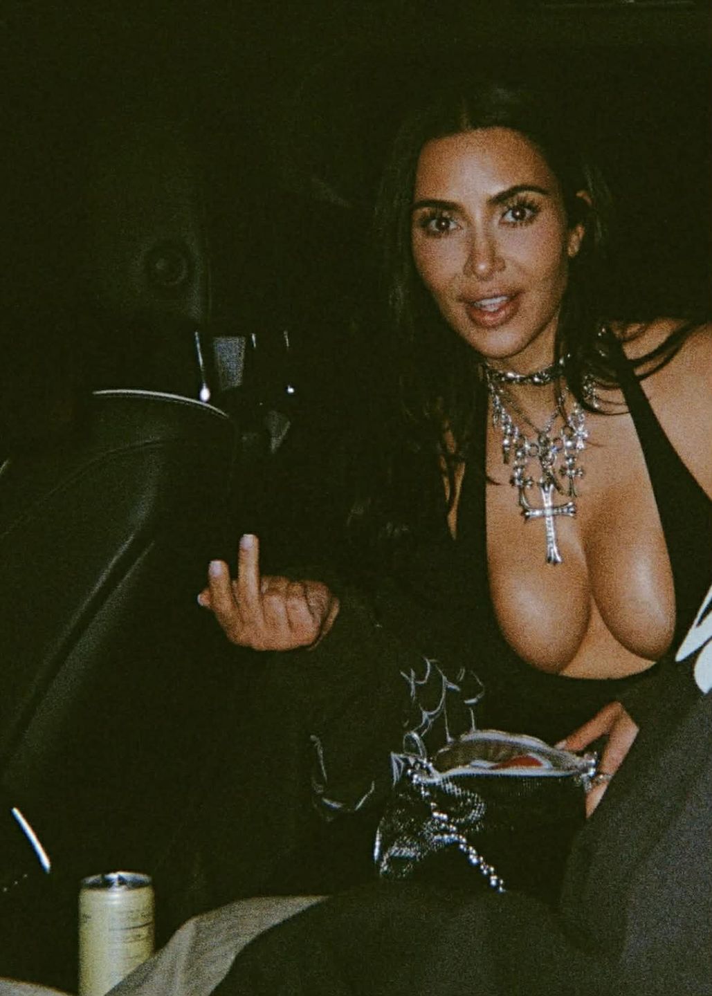 Kim Kardashian relacjonuje, jak bawiła się na Coachelli