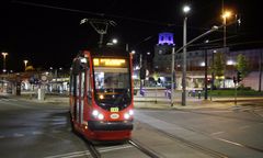 Koszmarny wypadek w Chorzowie. Mężczyzna utknął pod tramwajem